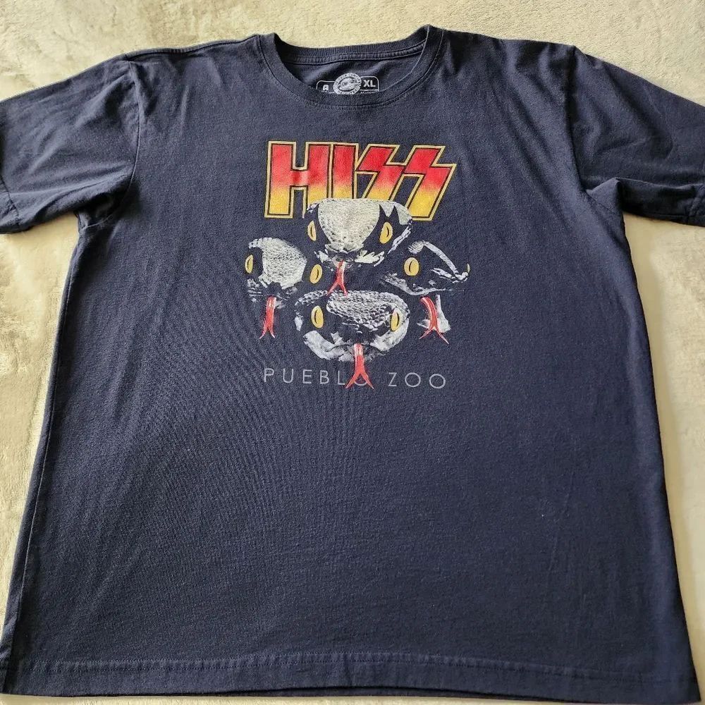 The Duck Company Kiss Tshirt With Graphic Size XL